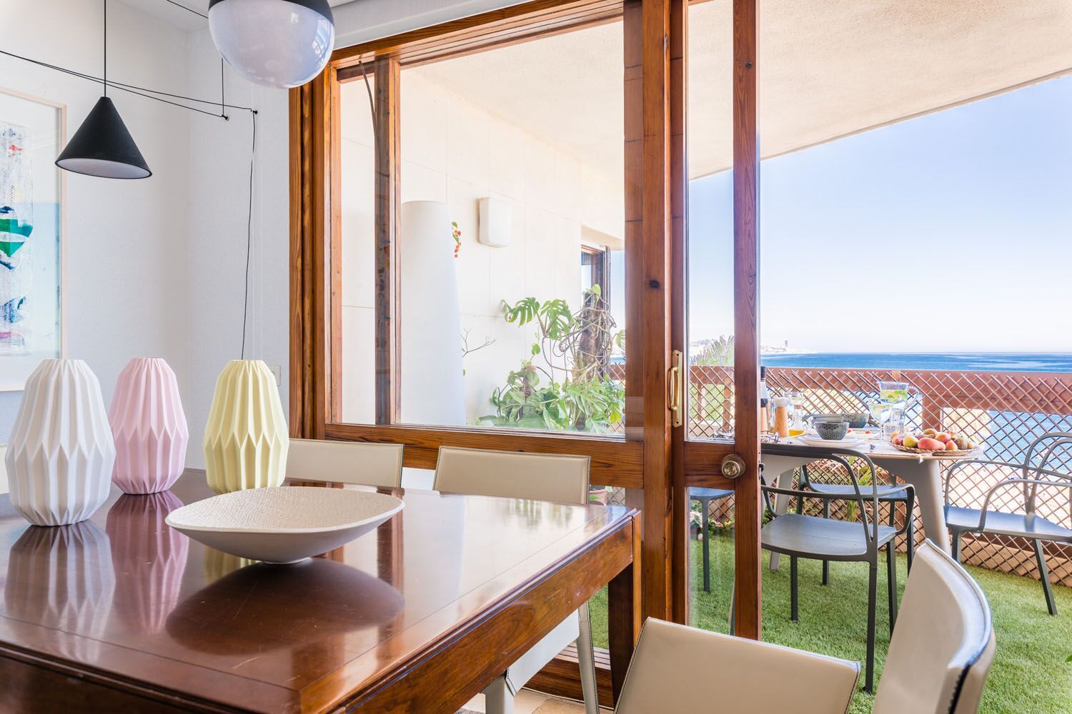 Light and airy rental apartment with sea views. Aldea